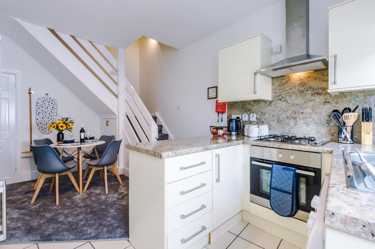 Bright 2-Bed Cottage In Chester By 53 Degrees Property, Ideal For Couples & Small Groups, City Centre - Sleeps 6 Luaran gambar